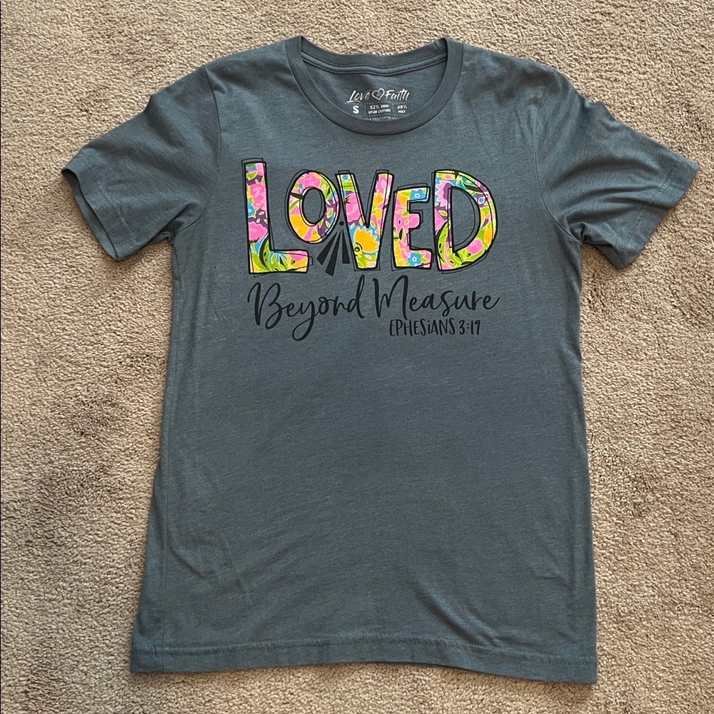 Love in Faith Soft Spun Cotton Short Sleeve Graphic Tee- size S, EUC *like new*